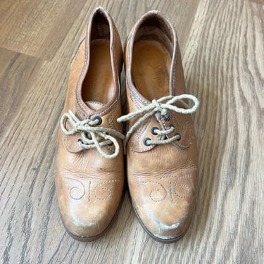 Vintage 1960s Renaissance Oxfords Leather Hippie Shoes Size 6 