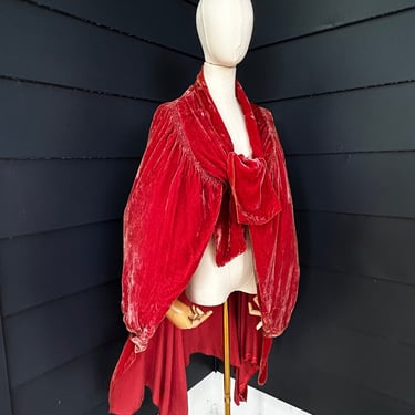 Luxurious 1920s Coral Silk Velvet Cocoon Style Cape With Ties Antique 