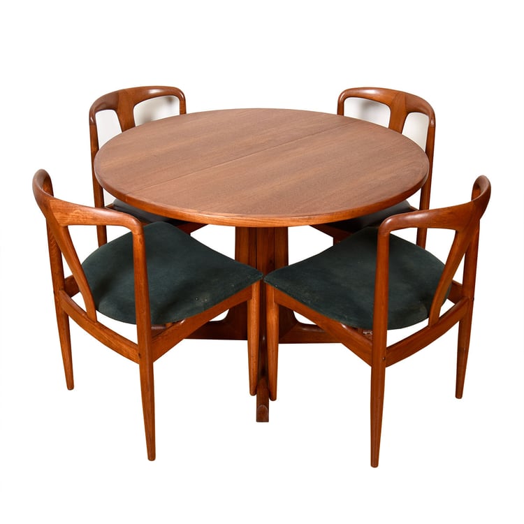 Small 41.5&#8243; Expanding Round to Oval Danish Teak Dining Table
