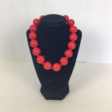 large beads red & white plastic Vintage sixties necklace lightweight