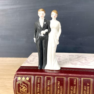 Occupied Japan porcelain bride and groom - 1940s vintage 