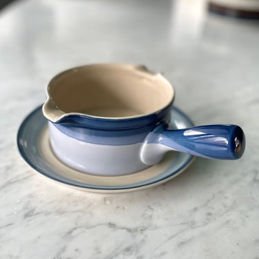 Blue Reef Mikasa Japan Ceramic Handled Gravy Spouted Bowl and Saucer Striped Vintage Mid-Century Pour Discovery P3003 Gravy Boat w/Plate 