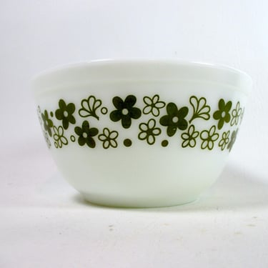 PYREX Spring Blossom Mixing Bowl #402 1970s Collectible Green Flowers on White 1-1/2 qt Nesting Batter Bowl Vintage Crazy Daisy Milk Glass 