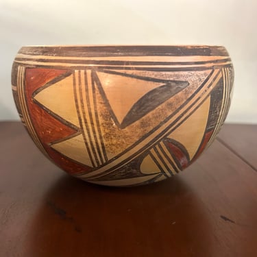 Hopi pottery bowl signed 