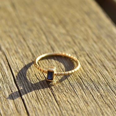 Vintage Minimalist 14K Gold Baguette Sapphire Solitaire Ring, Lined Engraved Yellow Gold Band, Half-Bezel Setting, 585, Size 7 1/2 US 