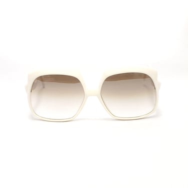 WHITE VINTAGE SUNGLASSES never worn. White frame with gradient lenses 
