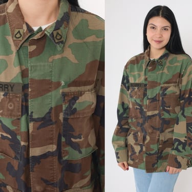 90s Camo Military Jacket U.S. Army Field Jacket Airborne and Rank Patches Woodland Camo Coat Button Up Grunge Cargo Pocket Medium Short 