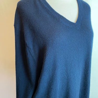 Beautiful navy blue 100% cashmere sweater Men’s size XL Daniel Cremieux classic preppy soft V neck pullover knit 