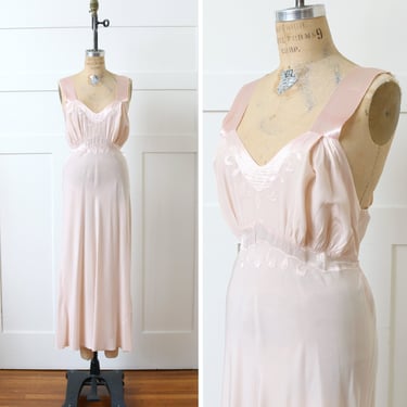 vintage 1930s 40s satin nightgown • gorgeous full length peach appliqué deco era boudoir gown 