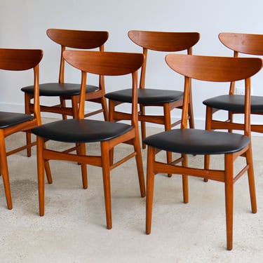 Set of Six Mid Century Danish Modern Dining Chairs 
