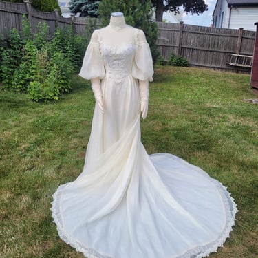 Vintage 1970's Lace Wedding Dress / 70s Puff Sleeve Wedding Gown S 