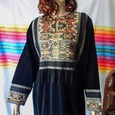 Vintage velvet dress or robe size small, embroidered long sleeve gown for outdoor event, thick warm winter bohemian ethnic eveningwear thobe 