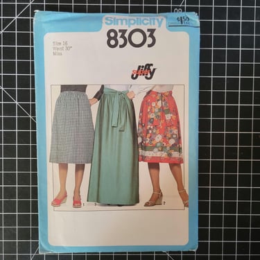 simplicity 8007 size 10 or 12, xs or small, 70s wrap skirt sewing pattern with pocket and tie belt 