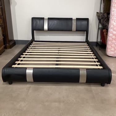 Queen Bed B067