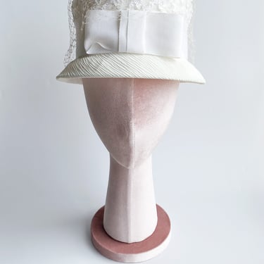 1960s White Fishnet Cloche Hat