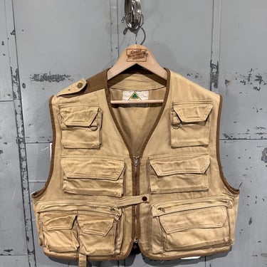 Pánské vesty Nike Life Men's Utility Vest Light Orewood Brown/Light