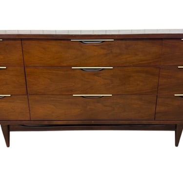 Mid-Century Modern Kent Coffey Tableau 9-Drawer Walnut Dresser 