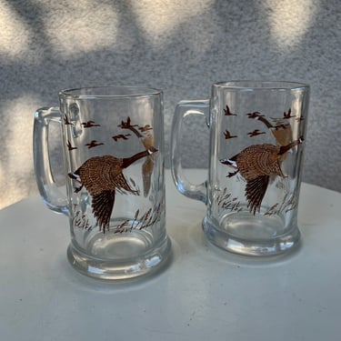 Vintage clear glass beer steins mugs set 2 geese theme holds 12 ozs 