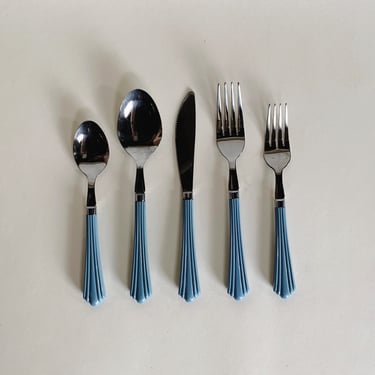 BLUE DECO FLATWARE - 4 Settings Included 