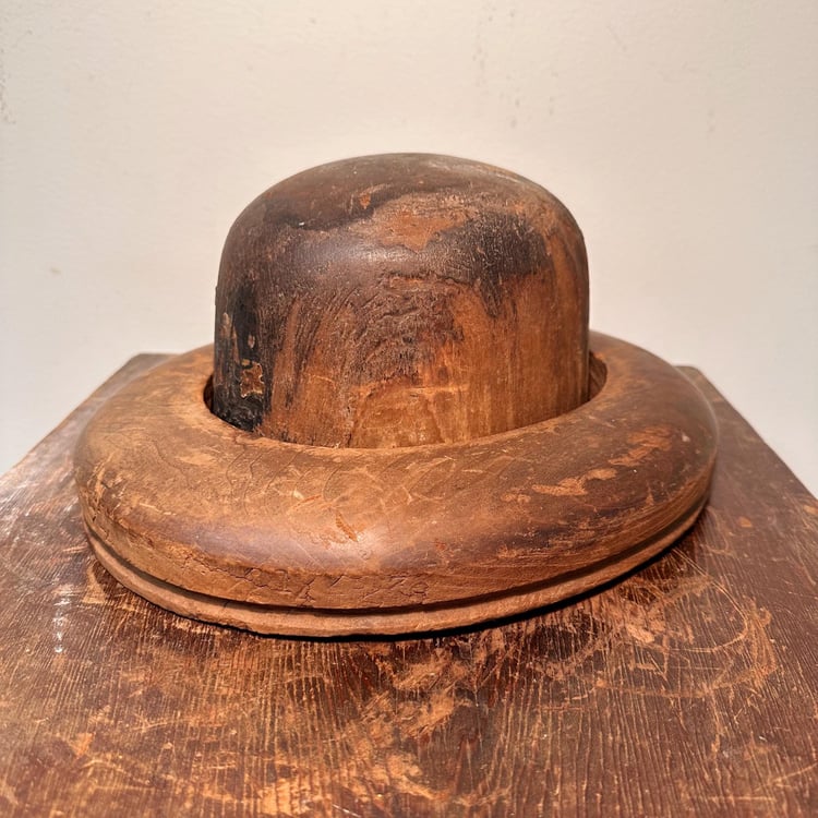 Antique Millinery Suter Bros Hat Block with Full | Mad Van  display picture 2
