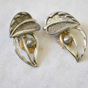 1960s Sarah Coventry Silver Leaf Clip Earrings 