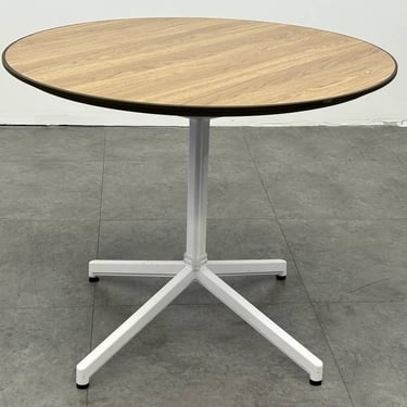 Knoll Krusin Pixel Cafe Table