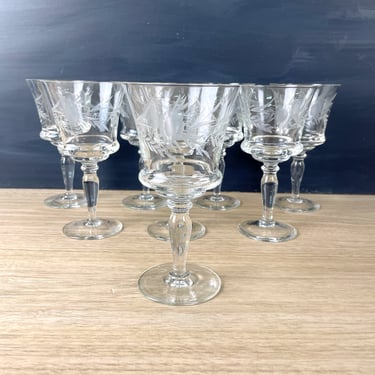 Mid century floral cut wine glasses - set of 8 - vintage barware 