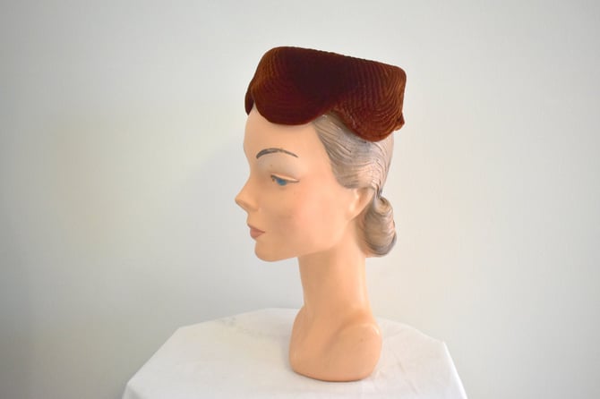 1950s Sally Victor Scalloped Brown Velvet Pillbox Hat 