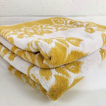 Vintage Cotton Bath Towels Yellow White Bathroom Pair Set of 2 Textline Sculptural Mid-Century Foral Flowers Terrycloth Shower 1970s 
