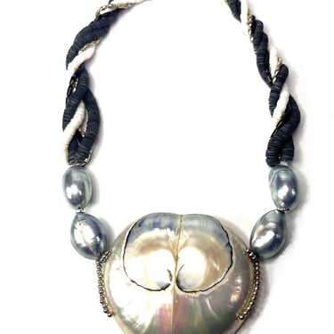 Vintage Pearlized Seashell Ammonite Necklace, Vintage Shell Necklace, Pearl Tone Necklace, Large Statement Necklace, Nautical Necklace 