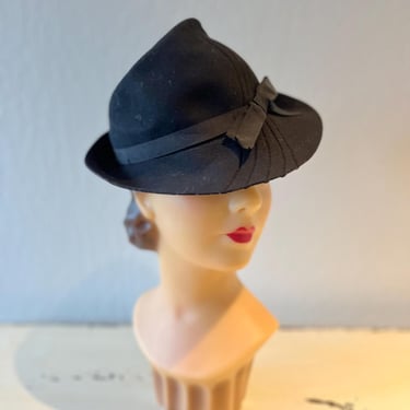 The Latest Dispatches - Vintage 1930s Black Wool Fedora Tyrolean Hat 