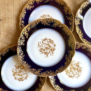 5 Limoges Porcelain Cake Dessert, Bread Butter Plates, Flow Blue and Gilt Gold - Scalloped Edge, William Guerin France, Victorian, France 