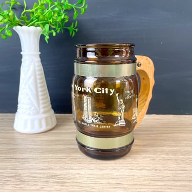 New York City printed amber glass souvenir mug with wooden handle - 1970s vintage 