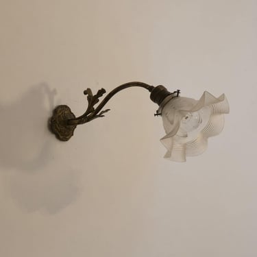 French Art Nouveau gilded bronze wall lamp from the early 1900s 