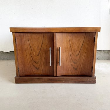 Mid Century Modern Walnut Kroehler End Table / Night Stand Curved Doors Storage