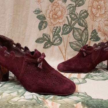 1930s Shoes - Size 8 - Gorgeous Vintage 30s High Vamp Burgundy Suede Pumps with Perforated Vamp and Unique Scallop and Leather Accents 