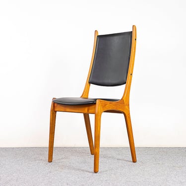 6 Teak Danish Dining Chairs - (D1107) 