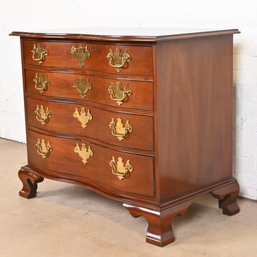 Hickory Chair Georgian Solid Mahogany Serpentine Front Commode or Chest of Drawers