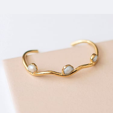 pearl cuff bracelet, wavy thin bangle, unique wedding bracelet, june birthday gift for mom, freshwater pearl gold jewelry, june birthstone 