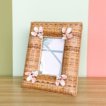 Shell Chic Rattan Frame