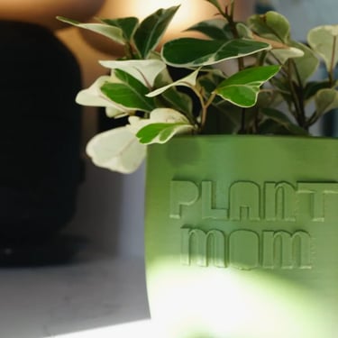 Plant mom planter, green