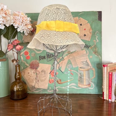 Vintage 1940s lace summer sun hat 