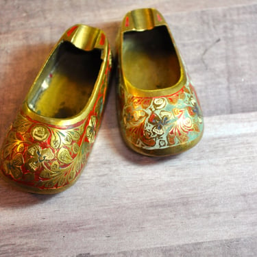 Vintage Enameled Brass Shoe Ashtrays Set Childs Shoe Very Collectible Home Decor Great Gift Fairy Garden or Fairy Shoe Pin Dish Catch All 