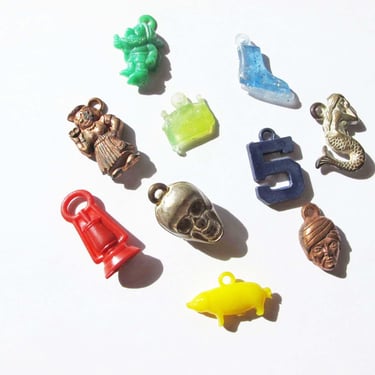 Vintage 50s 60s Cracker Jack Charm Pendant Lot of 10 Pieces - Skull Mermaid Dwarf Colorful Plastic Metal Charms 