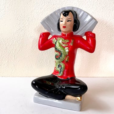 Vintage 1950s Ceramic Chinoiserie Style Seated Asian Woman Holding Fan Vase 