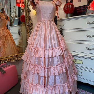Vintage 1980s peach brocade prom dress small tiered ruffles fit and flare gown 