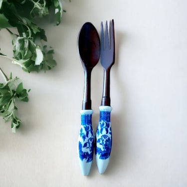 Traditional Blue Willow Pattern Salad Utensils Artisan-Made Blue Willow Ceramic and Wood Salad Set Vintage Blue Willow Salad Servers 