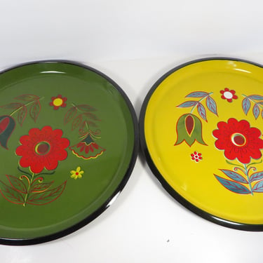 Vintage Lacquer Flower Japan Serving Trays - Black Lacquer Flower Avocado Green and Gold Round Trays 