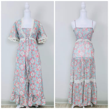 1970s Vintage Gilligan O'Malley For Lord + Taylor Floral Pregnoir Set / 70s Blue Romantic Lace Smocked Dress and Robe / XS -Small 