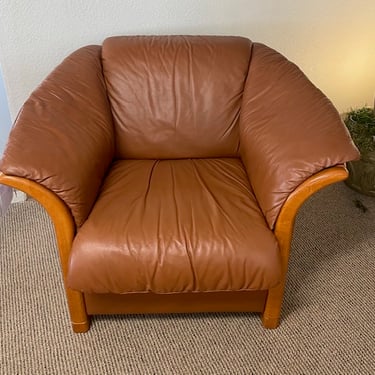 Stressless Manhattan Chair<br />Paloma Brandy Leather<br />Cherry Stained Wood